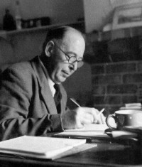 The Daily Writing Routine of C. S. Lewis